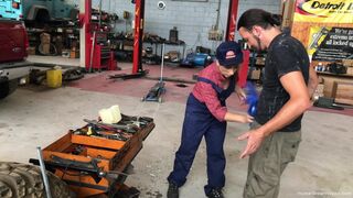 Getting Dirty In The Garage - Luna Green & Markus Green