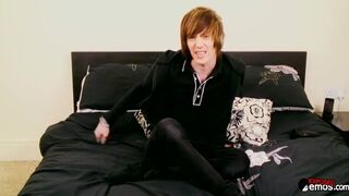 Sean Loves A Little Anal Play In His Wank - Sean Taylor Jerks Off