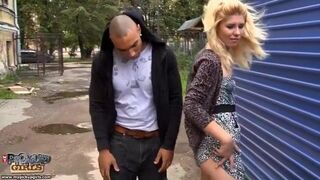 Blonde bimbo in anal fuck scene