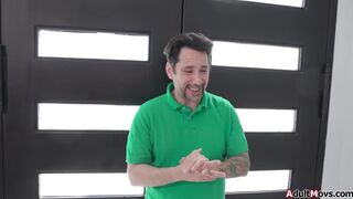 If you give me a ride then Ill let you fist my shaved pussy