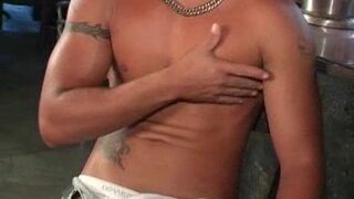Muscled Hunk Shows Off His Cock