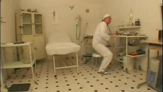 Sexy Babe Enters Sex Clinic