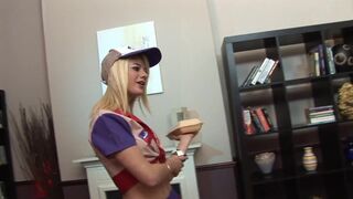 Pizza delivery MILF got double penetrated by two big sausages